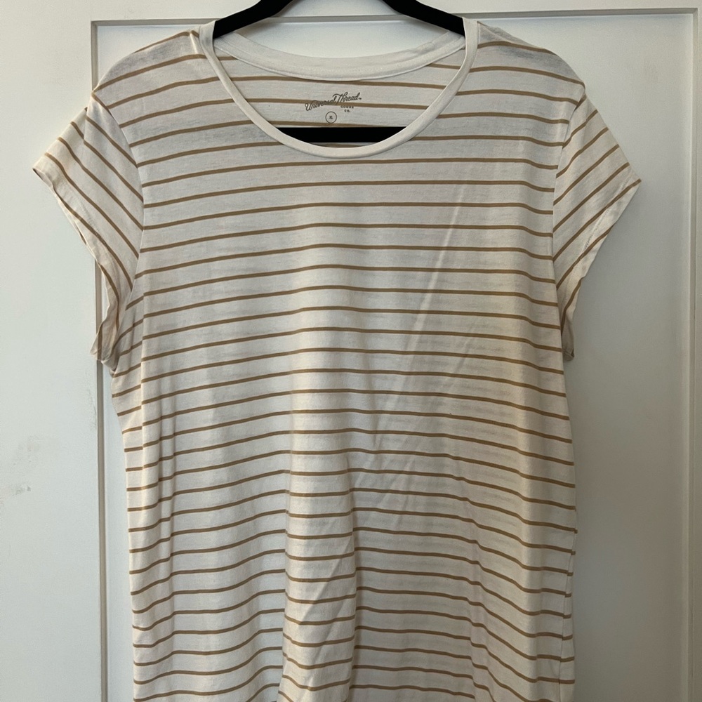 Universal Thread White and Tan Striped Short Sleeve Tee